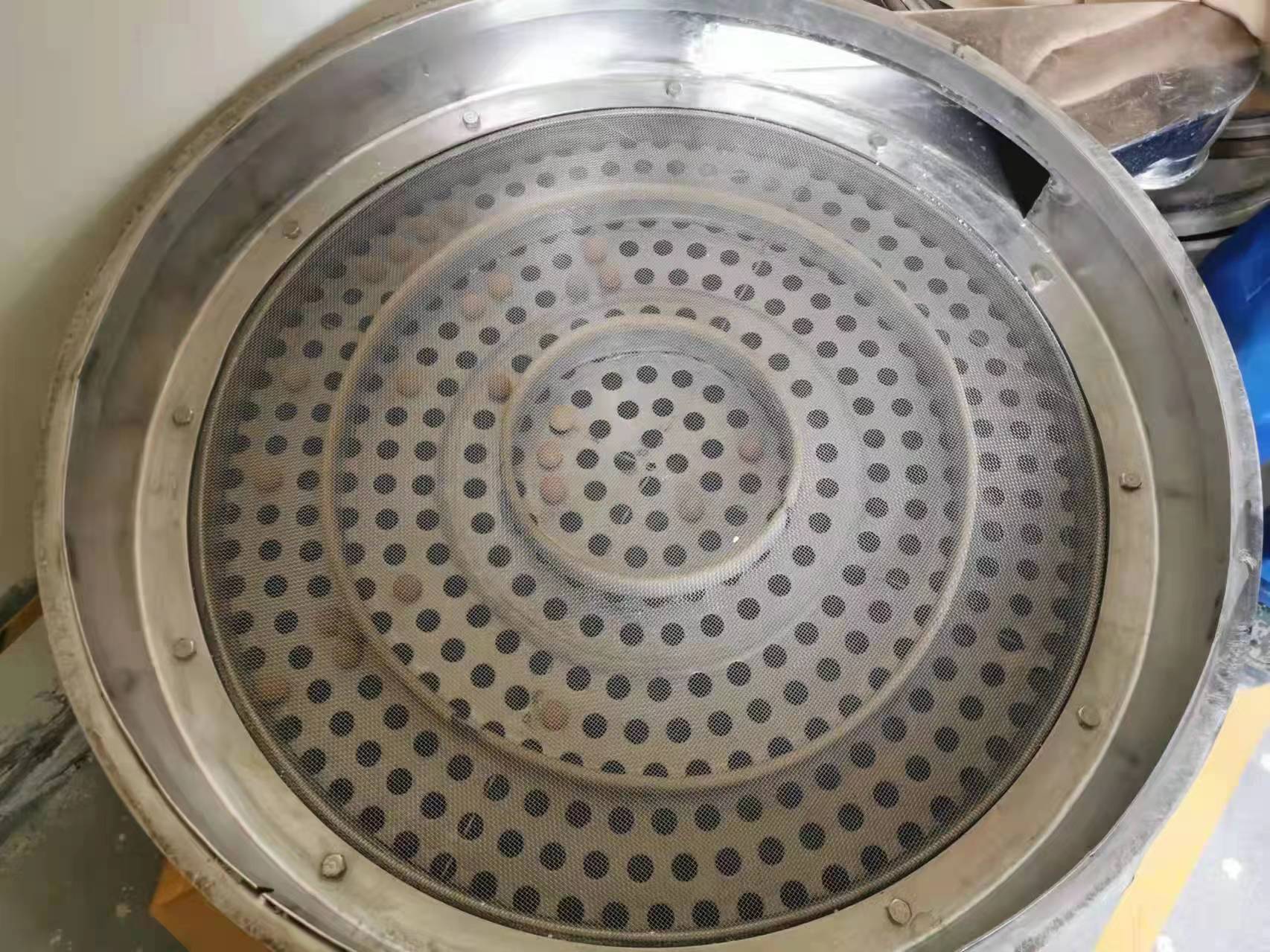 上周山東青島客戶定購的振動篩網架今日上午到貨